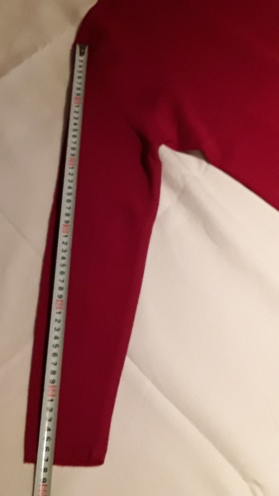 Camisola vermelha de malha com manga comprida e gola alta