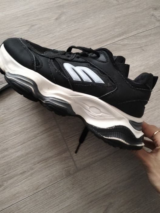 Продам кросівки стан нових