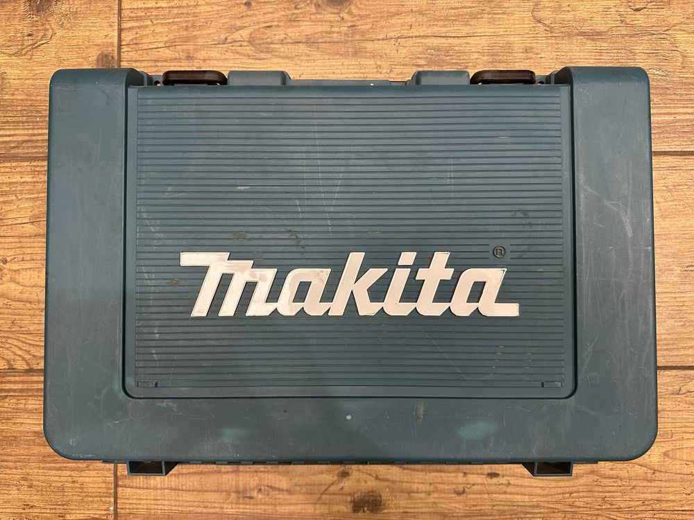 Młotowiertarka udarowa Makita HR2470 w zestawie z walizką - 2021r.