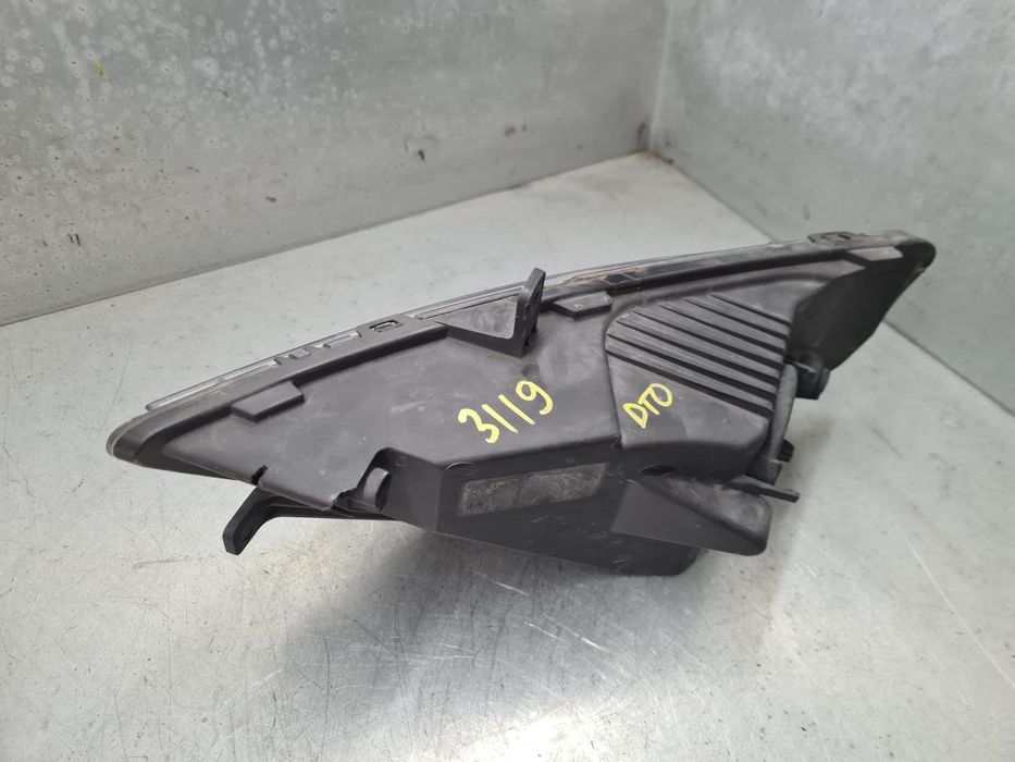 Farol nevoeiro frente direito SEAT Leon SC (5F5)