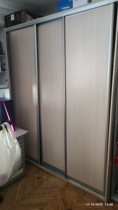 Продам трьох дверний шкаф купе