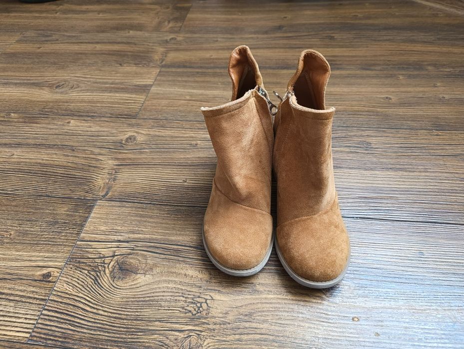 Buty zamszowe botki