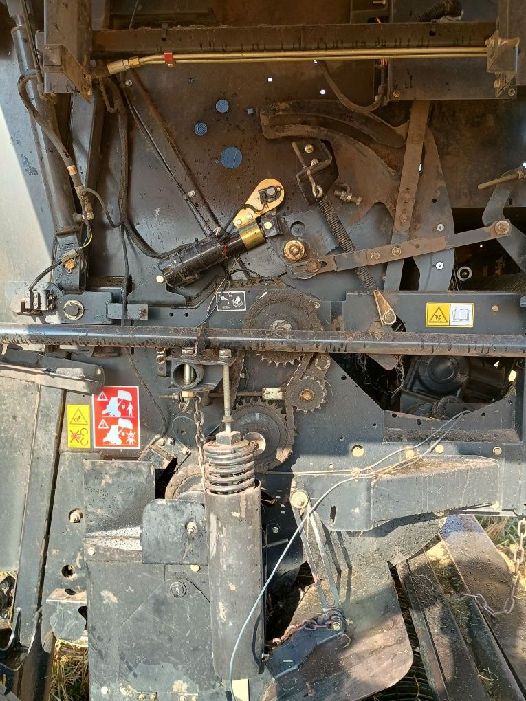 Prasa New Holland BR 7060. 16 tys bel 2012 rok