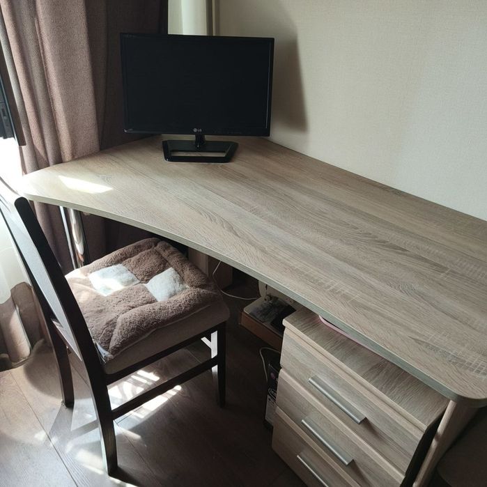 Продам мебель в комнату подростка