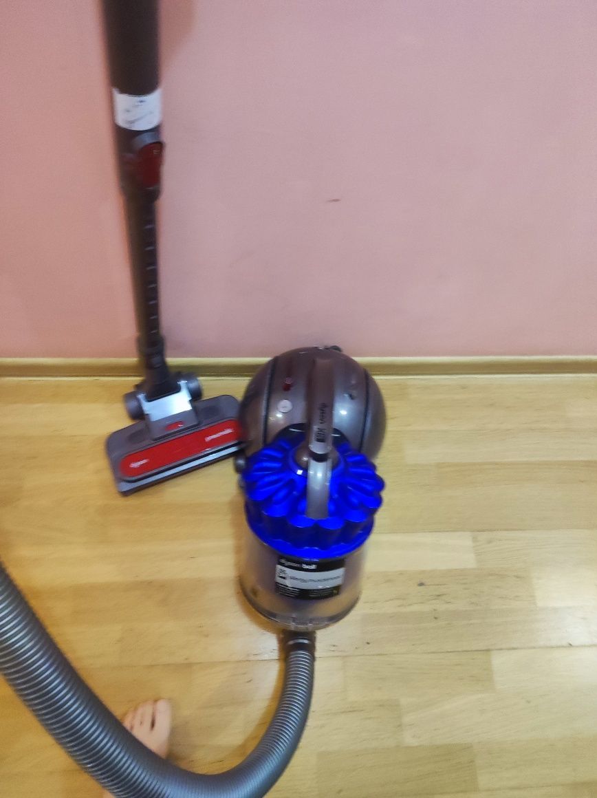 Продам пылесос Dyson ds37