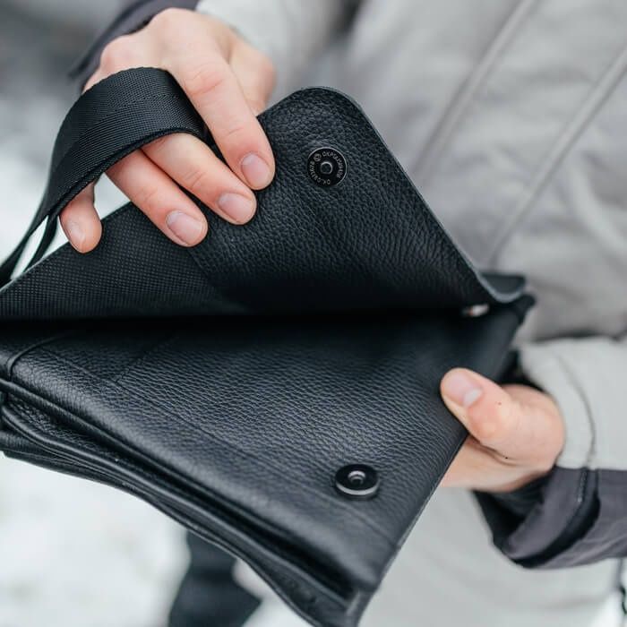 Качественная мужская кожаная сумка Канзас черная барсетка через плечо.