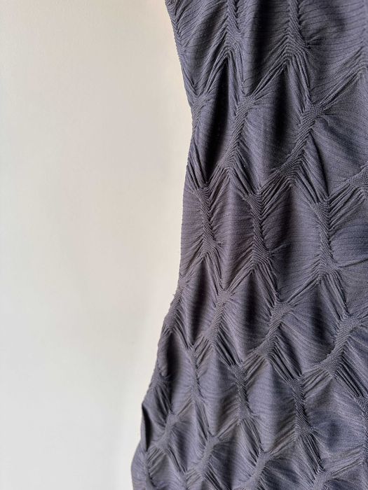 Black & Grey Textured Sleeveless Dress – Modern & Sophisticated