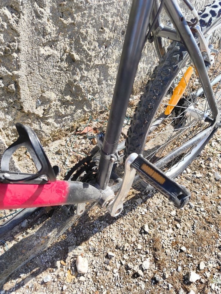 Bicicleta de passeio com alguns a fazeres