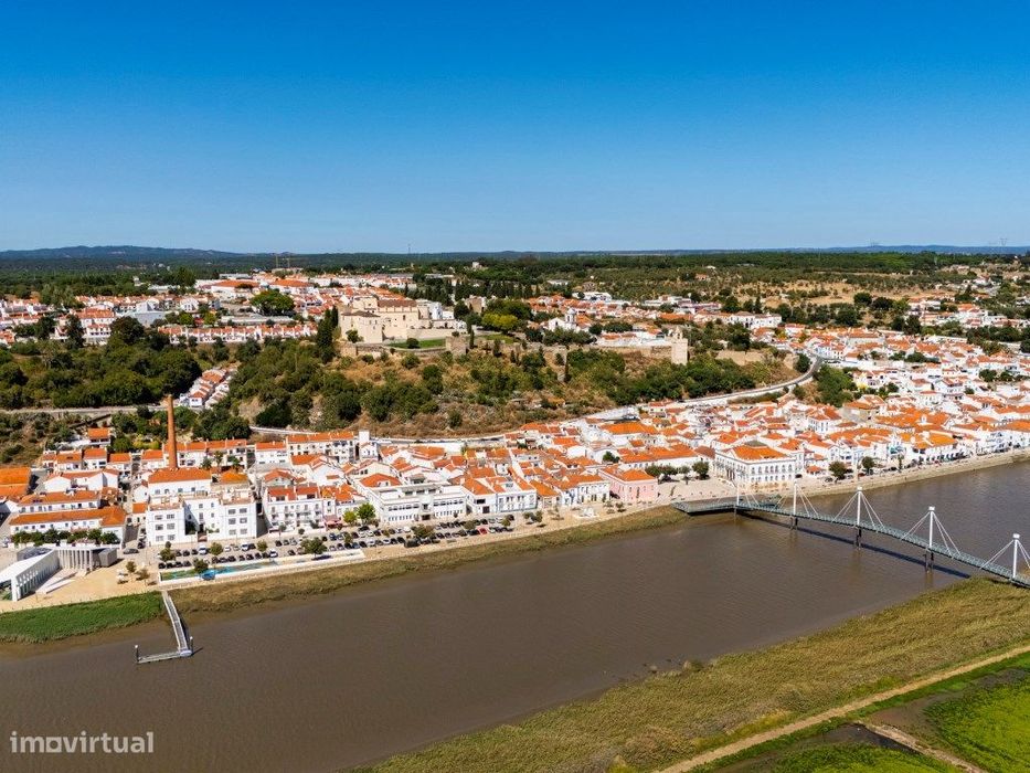 Moradia T3 com garagem e quintal cm vista para o Rio Sado, em Alcác...