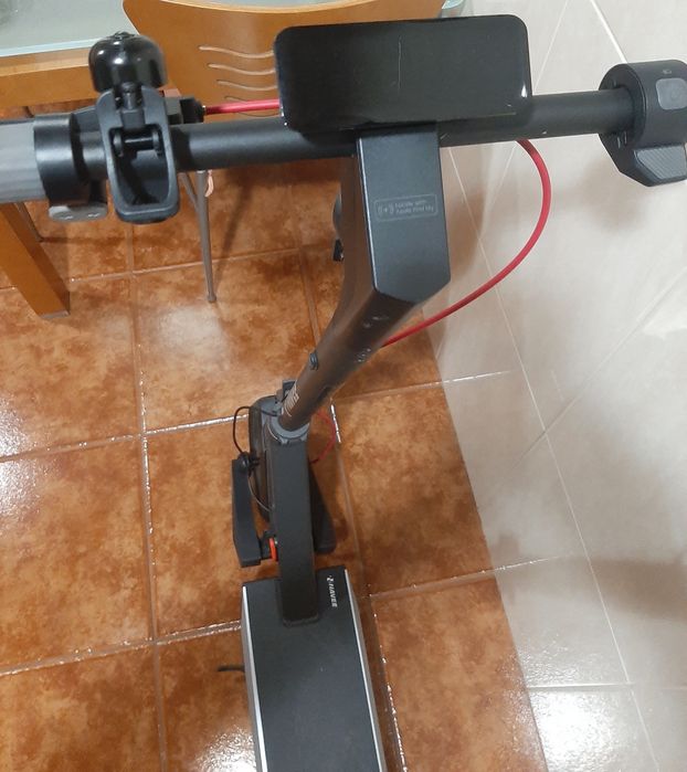 Trotinete eletrica Navee S40 como nova como se vê ,precisa bateria n