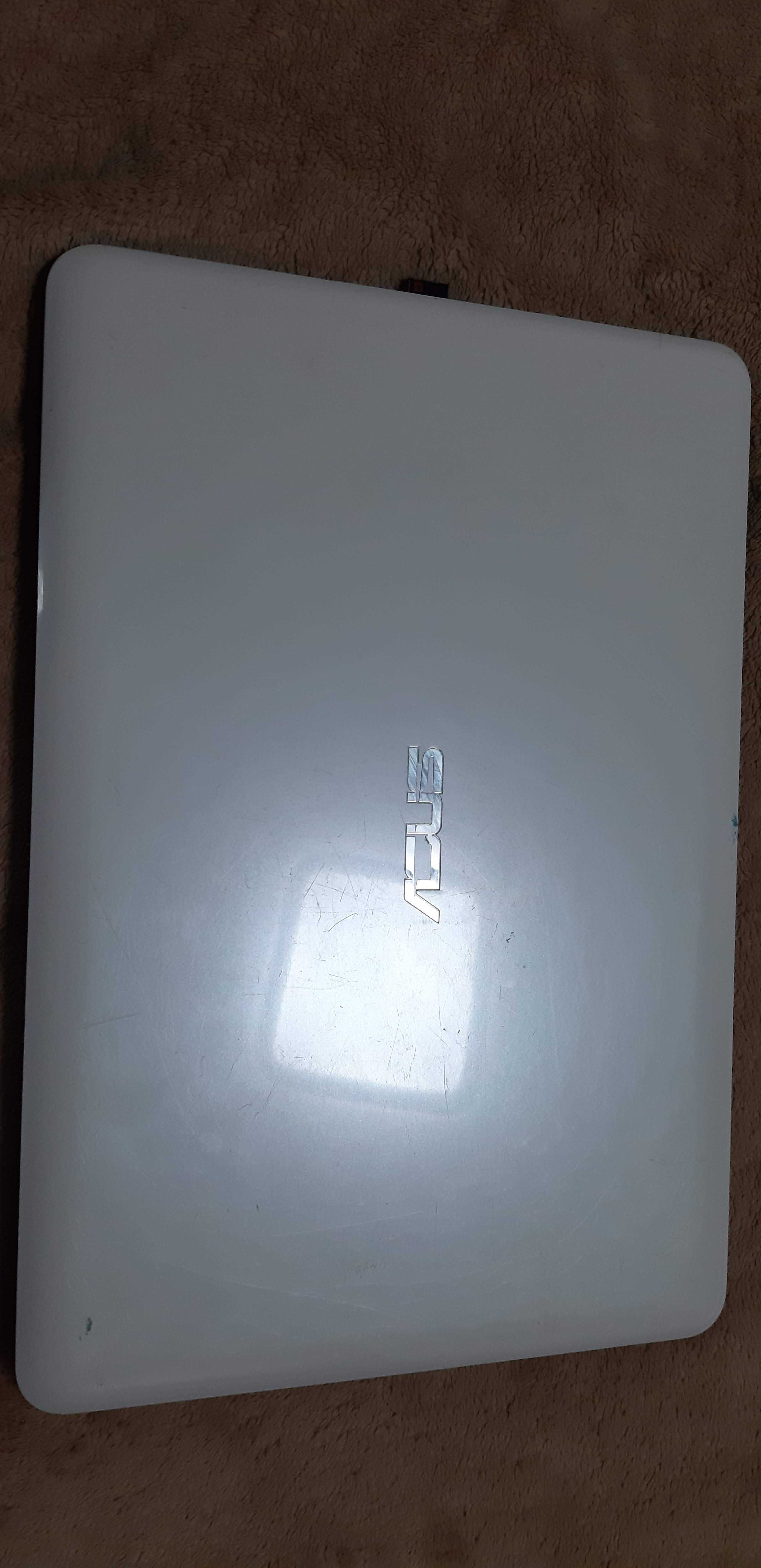 Ноутбук ASUS VivoBook R417W AMD E2-6110  RAM 4 ГБ ssd 64 AMD Radeon R2