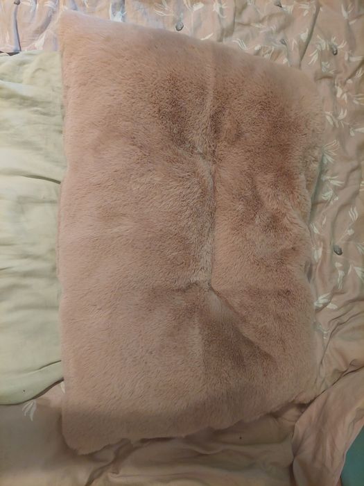 Legowisko różowe puchowe dla psa