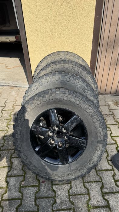 Opony terenowe Nereus w dobrym stanie używane