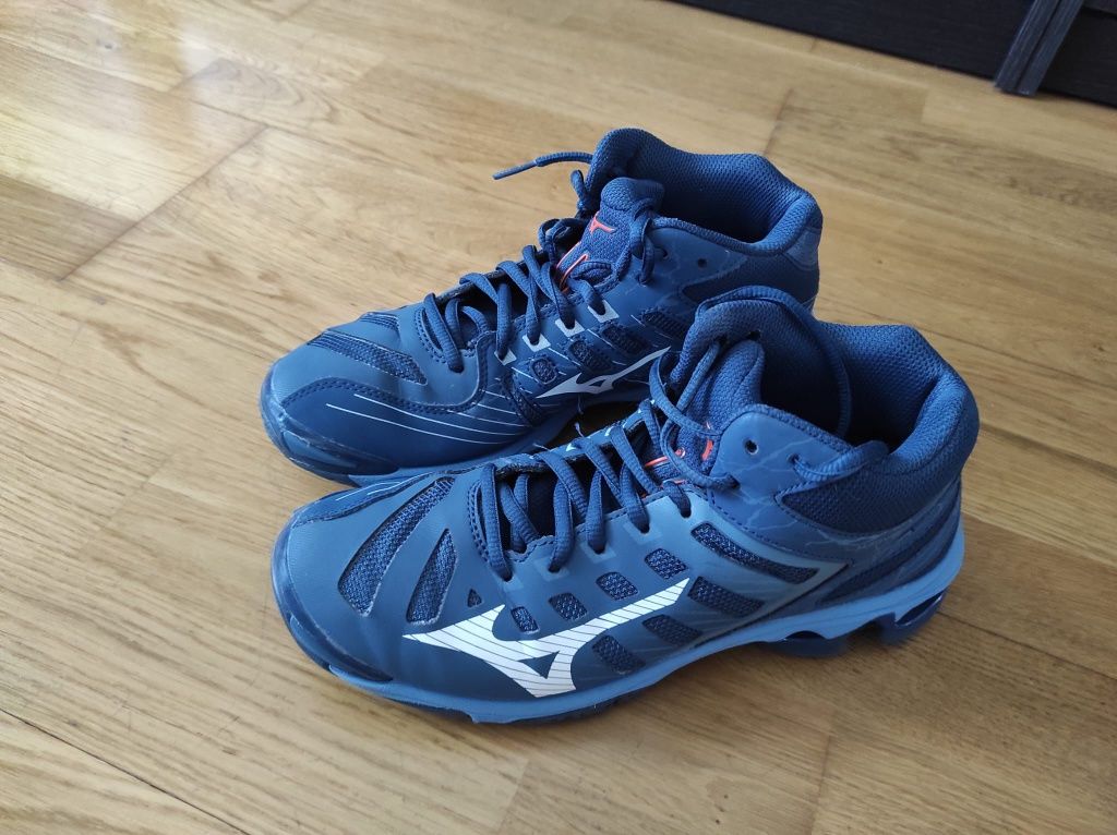 Tenis de voleibol Mizuno, formato bota, tamanho 39