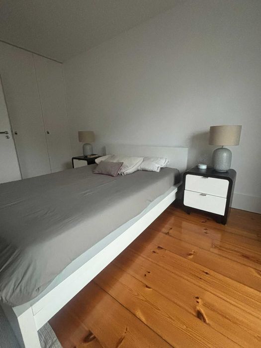 Cómoda e mesas de cabeceira