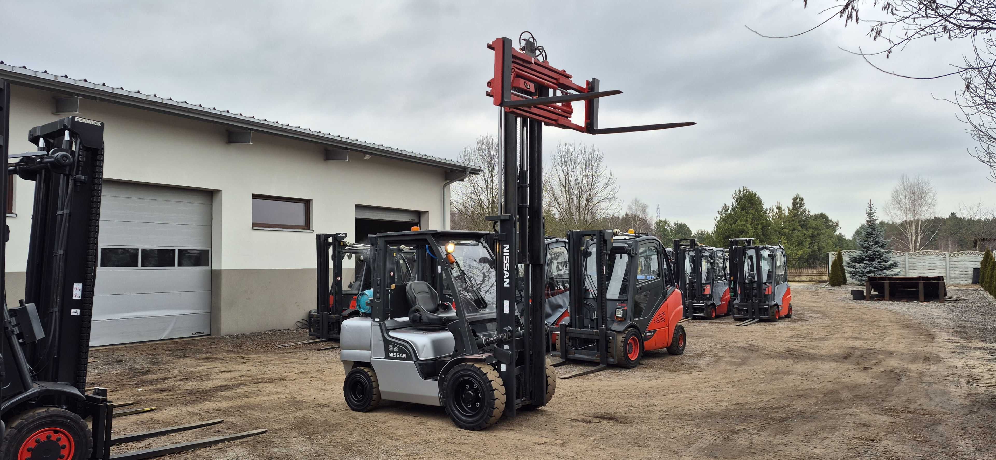 Nissan UGL35 - Udźwig 3500 kg - Pozycjoner 202/55cm. Przebieg 4435 MTH