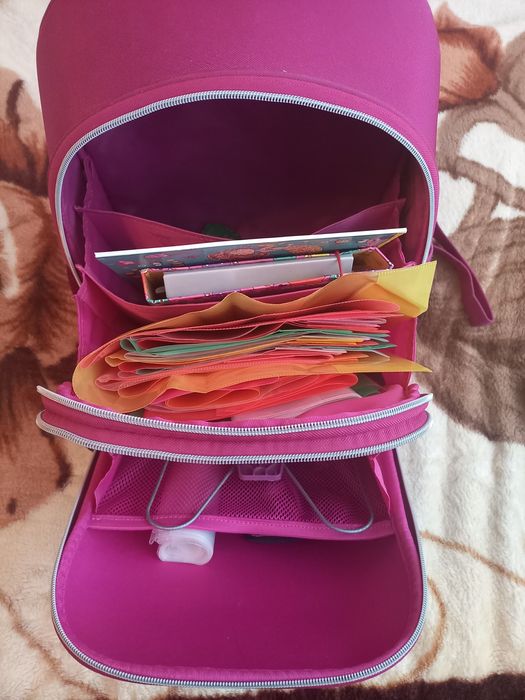 Школьный рюкзак (портфель) с канцелярией