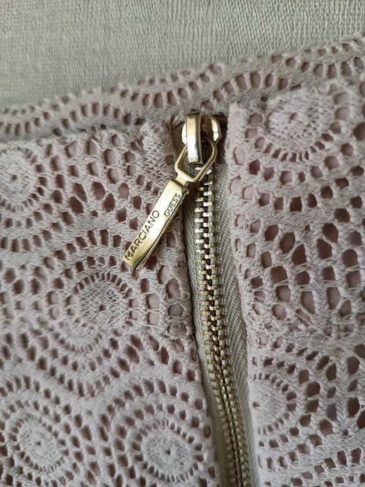 Спідниця Guess by Marciano ажурна/ S, мережево нюдово-пудрова