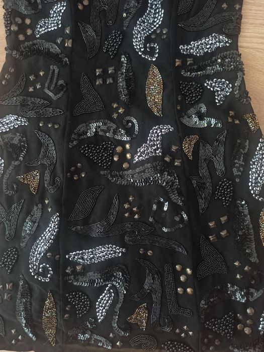 Czarna sukienka z gorsetem pod biust zdobieniami • Wieczorowa • Glamo