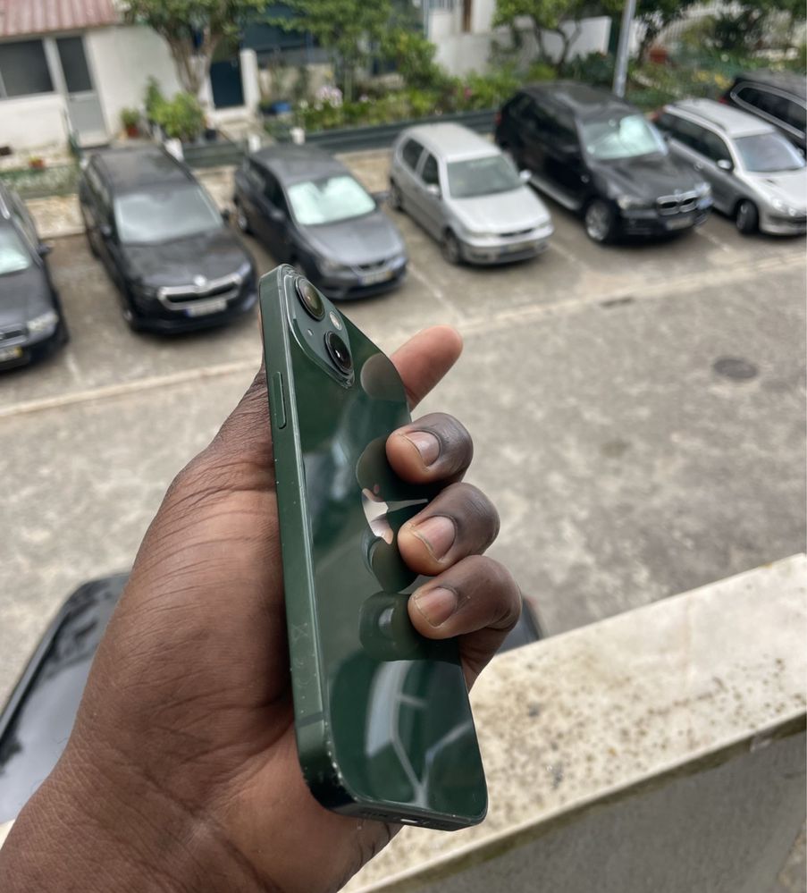 Dou o meu iphone 13 + 100€
