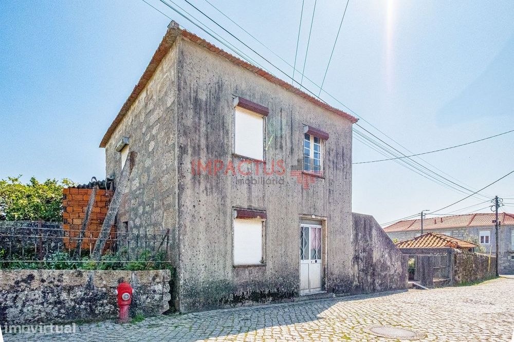 Moradia para restauro na Maia
