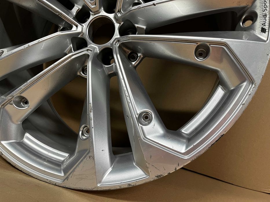 Felga AUDI Q8 SQ8 4M8.601.025AN 10Jx22 ET21 5x112