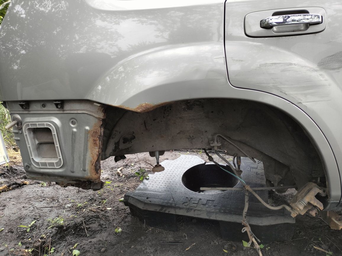 Задня Права Четверть Стакан Nissan X-Trail T30