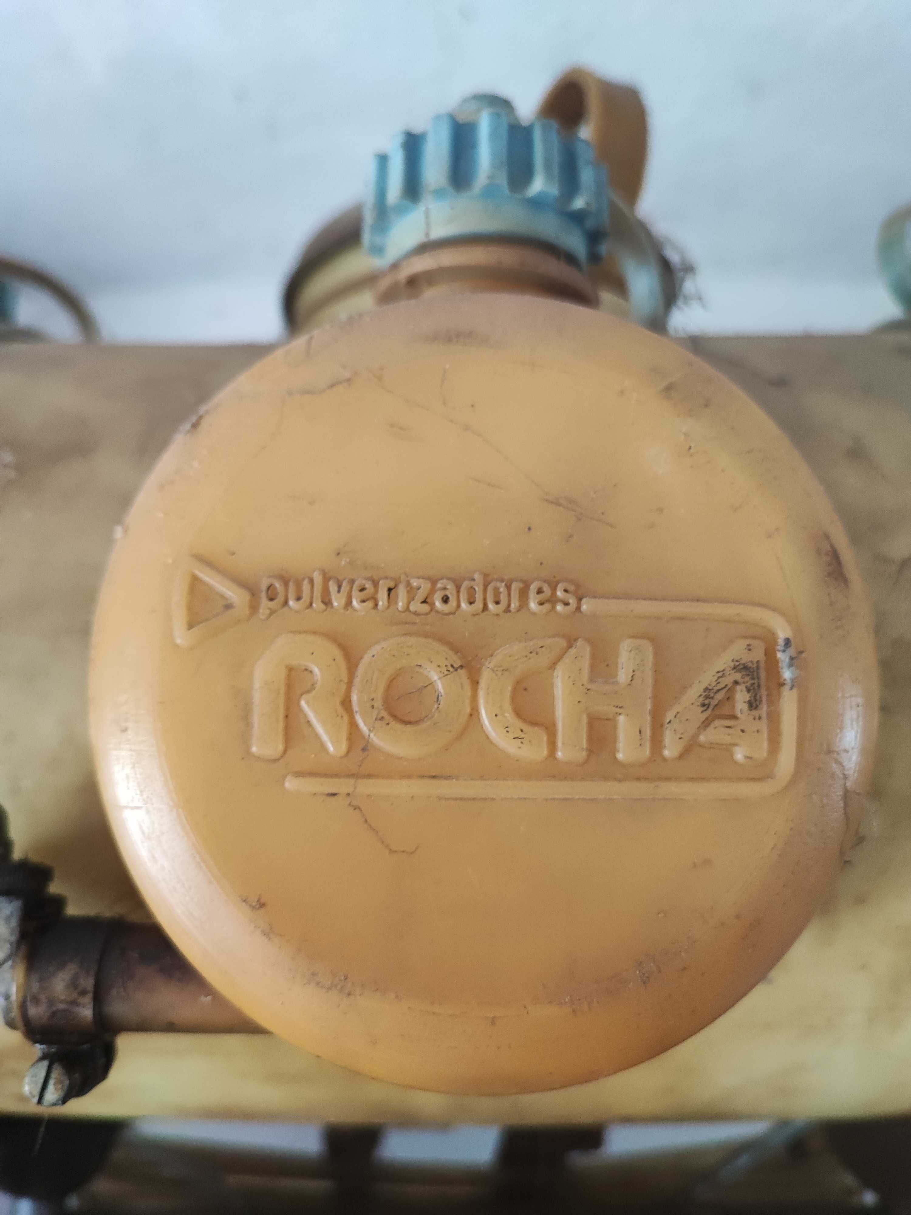 Pulverizador agrícola antigo de costas