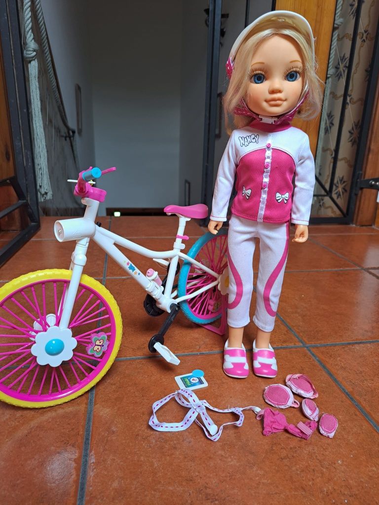 Nancy ciclista e bicicleta