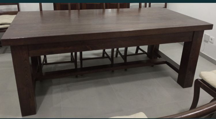 Mesa castanho maciço