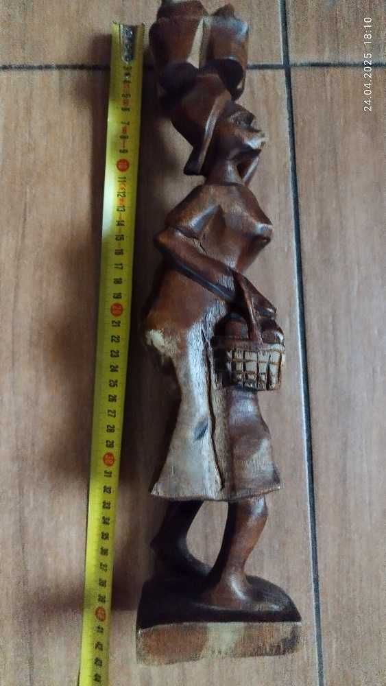 Rzeźby figurki maski drewniane egzotyczne afrykańskie