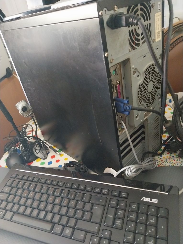 Computador torre completo / monitor / teclado / rato impecavel