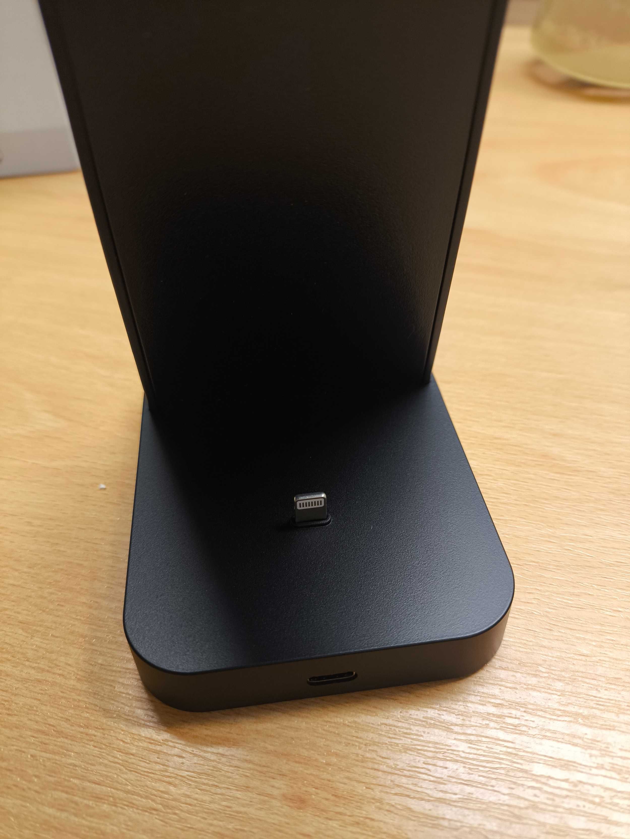 bezprzewodowa ładowarka indukcyjna 3w1 18W kompatybilna z iPhone [2287