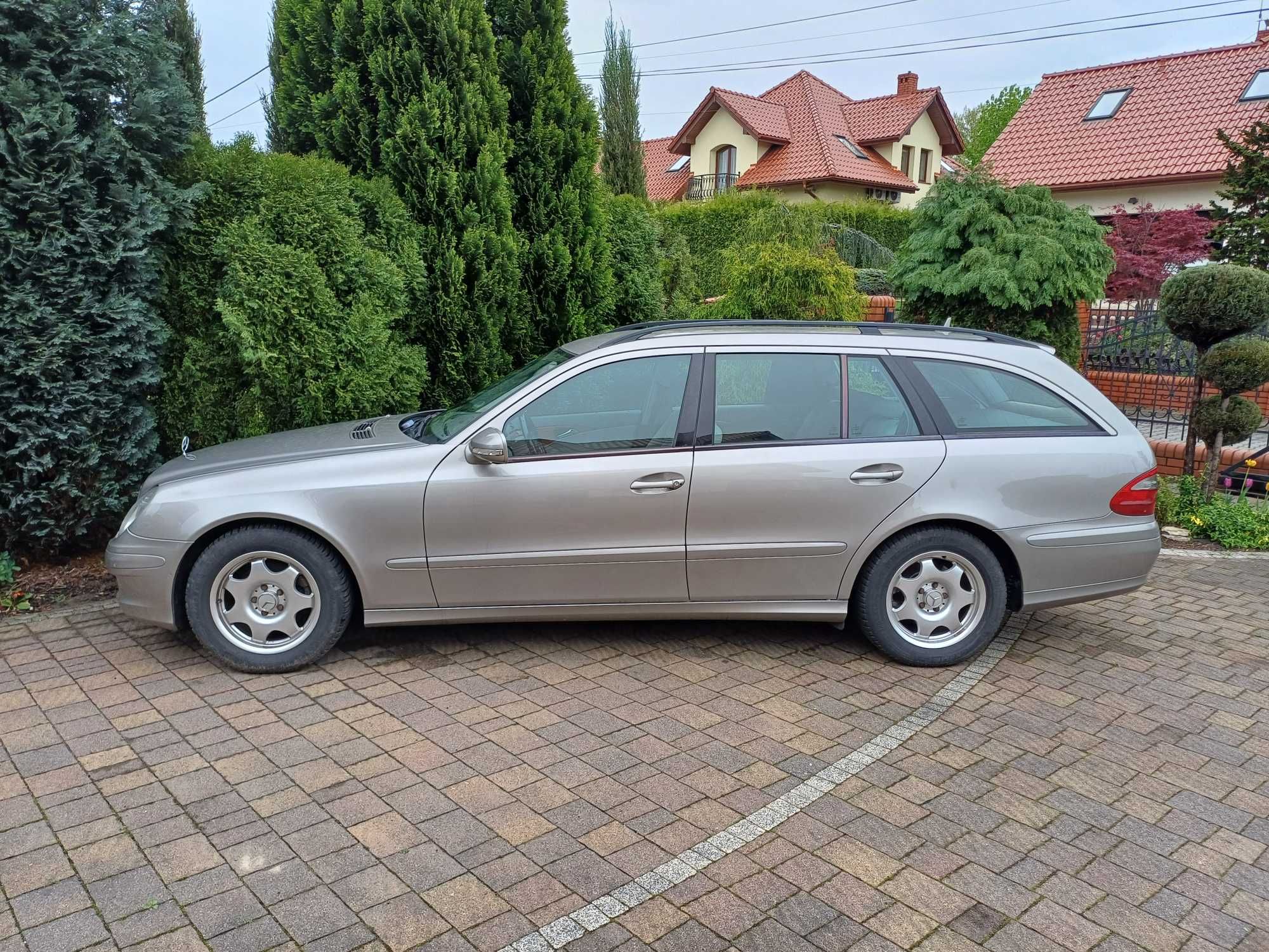 Mercedes E Klasa W211 piękny jasne wnętrze mały przebieg