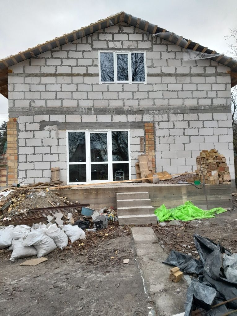 Продається дім в передмісті Києва