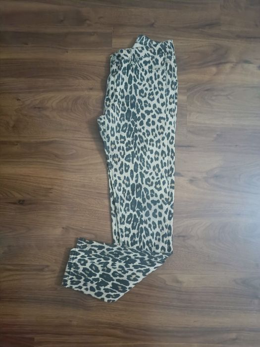 5 calças senhora (cada 3€) todas (10€)