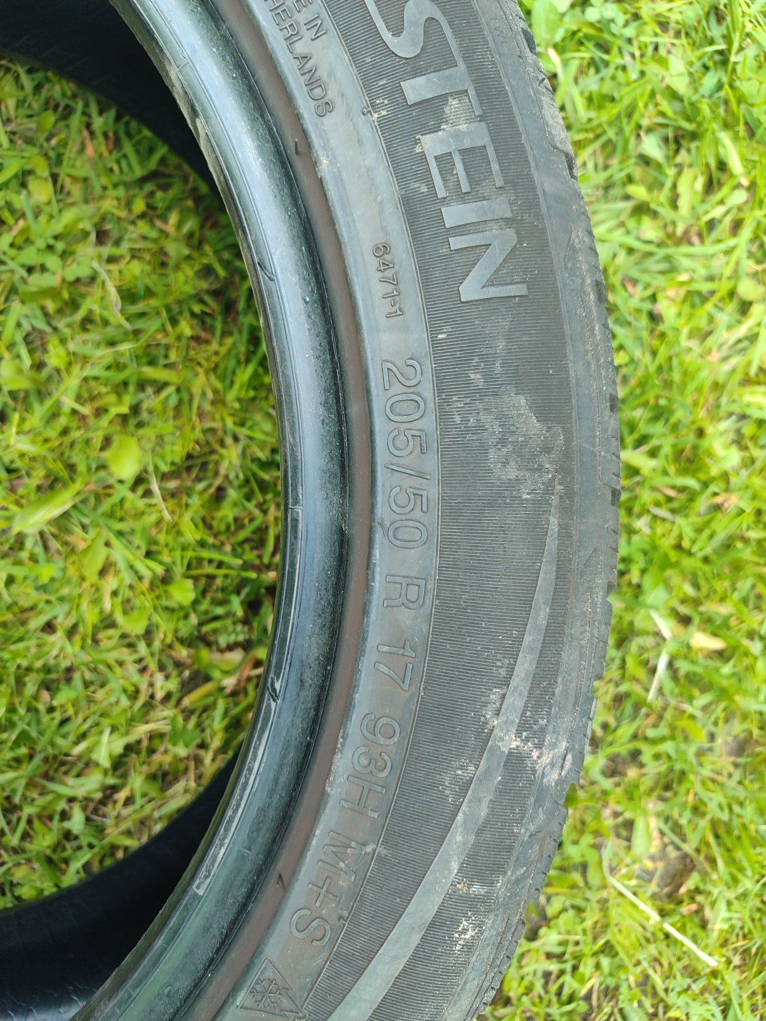 Продам пару шин Vredestein Wintrac xtremeS 205/50R17