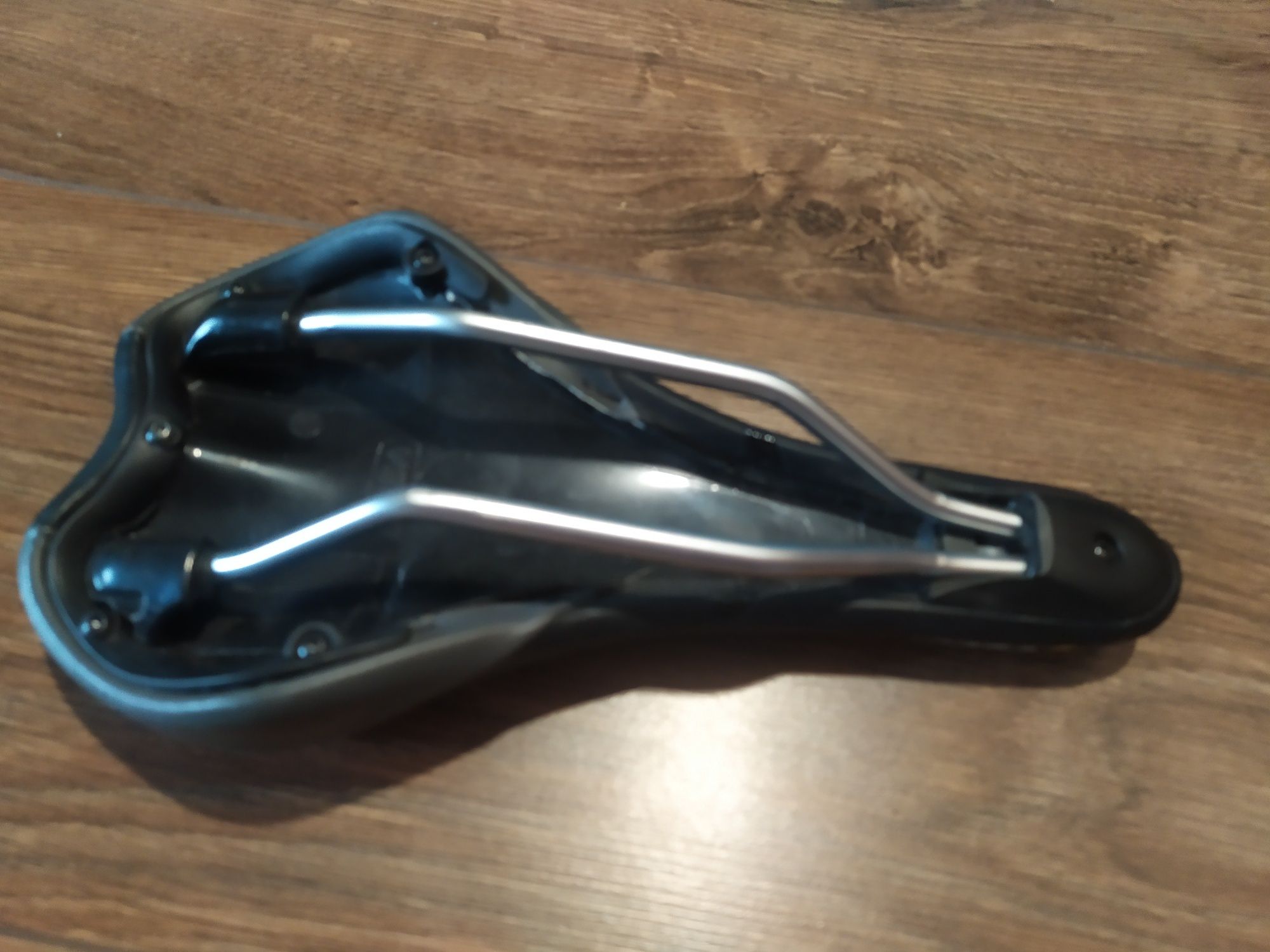 Сідло дуже комфортне VELO VL-7075