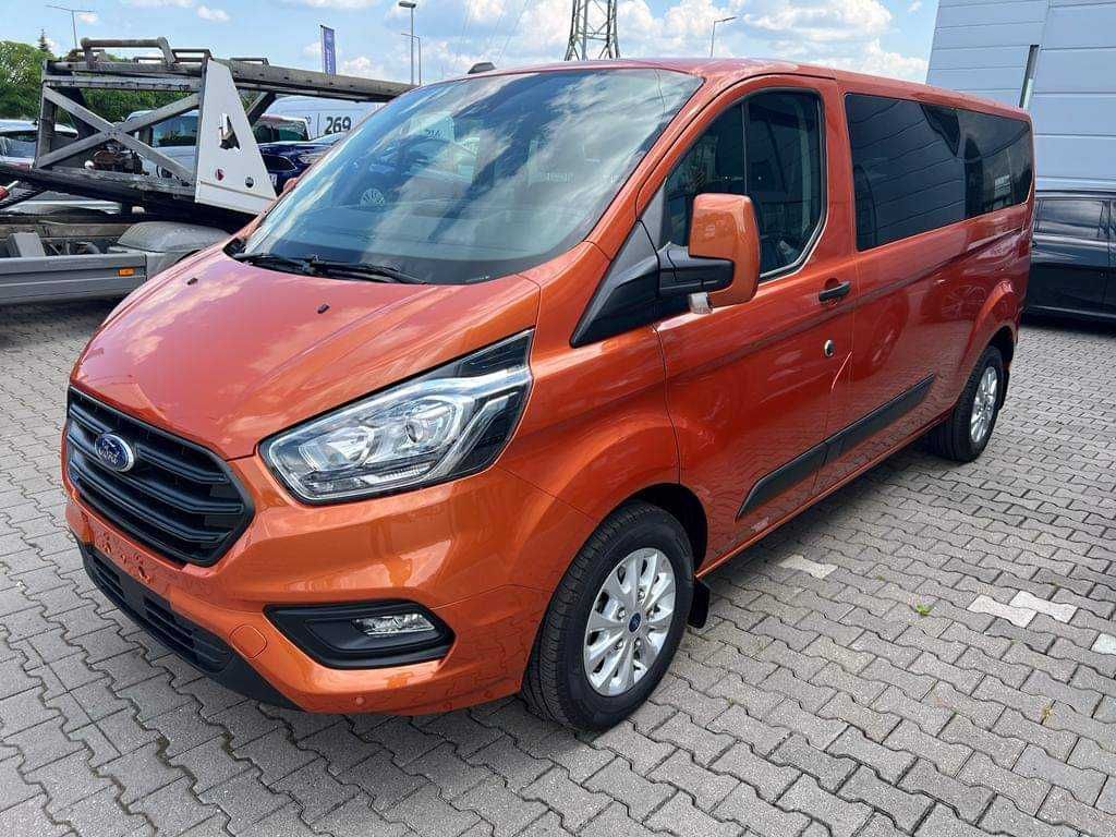 Wynajem do Wynajęcia bus 9-osobowy Ford Transit Custom - HAK - Automat