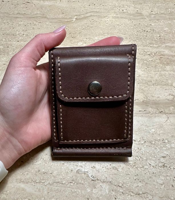 Portfel ręcznie szyty z dodatkową kieszonką na zewnątrz portfela