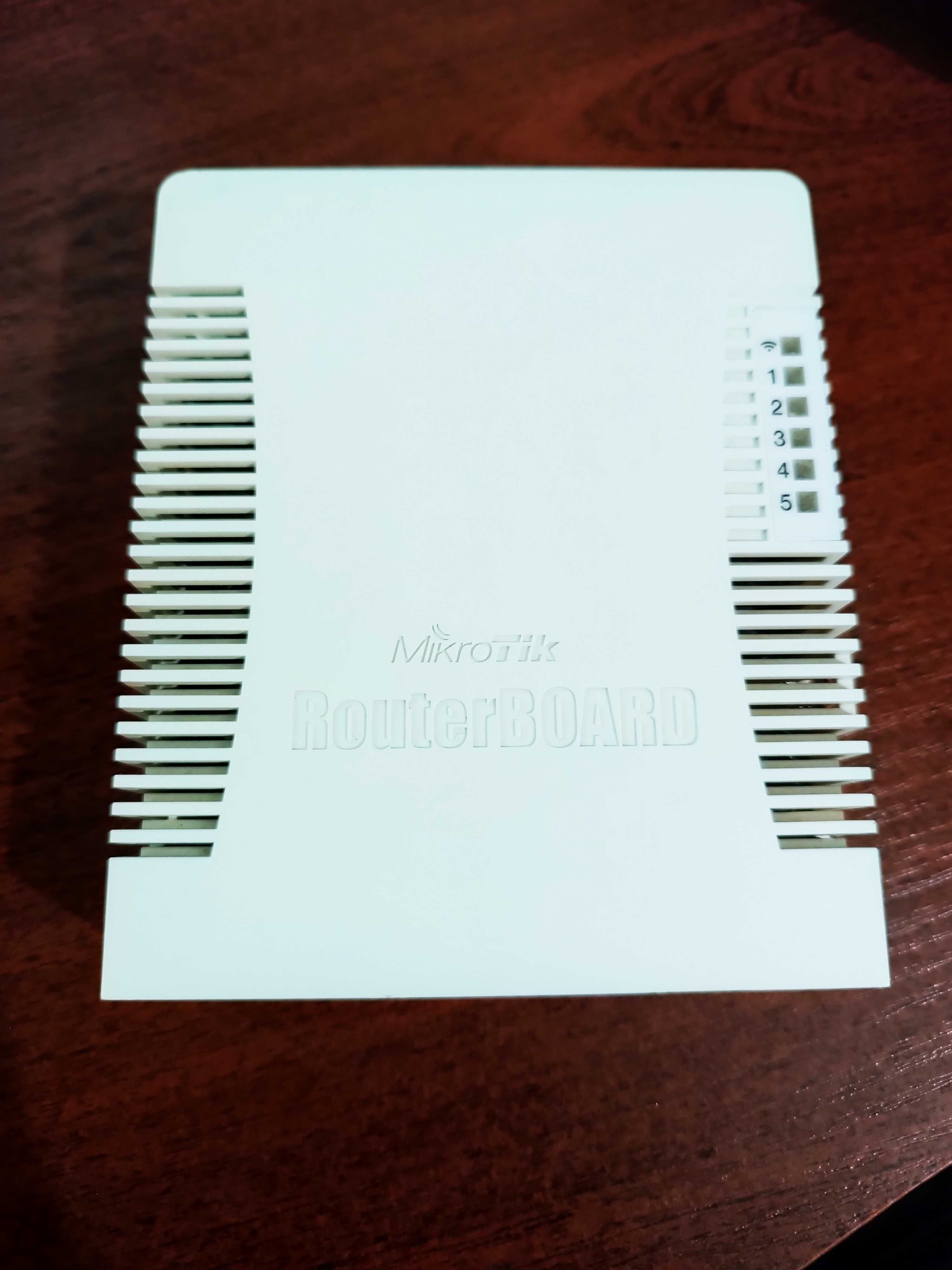 Wi-Fi роутер MikroTik RouterBOARD 951Ui-2HnD + Блок Живлення 24в 0.8А