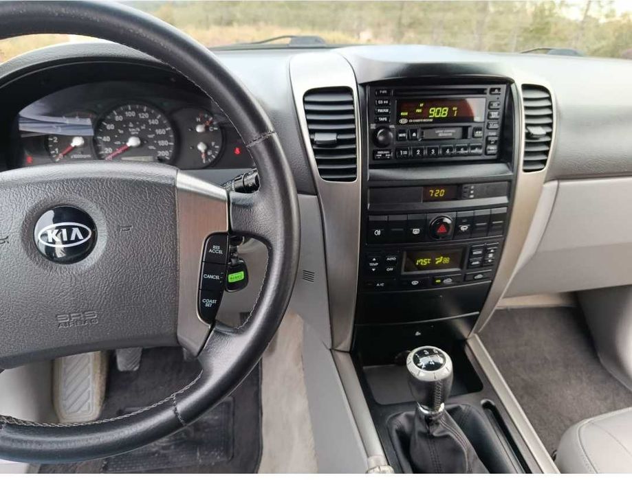 4x4 jeep Kia Sorento