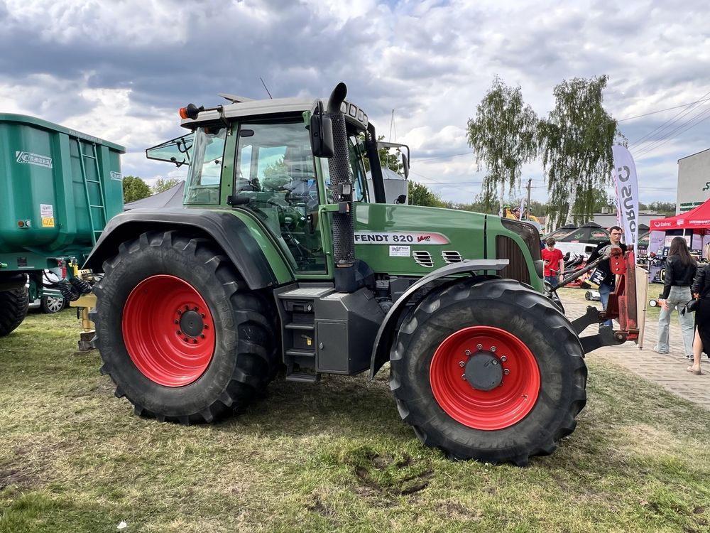 Ciągnik Fendt 820 Vario TMS Com3 55km/h sprowadzony