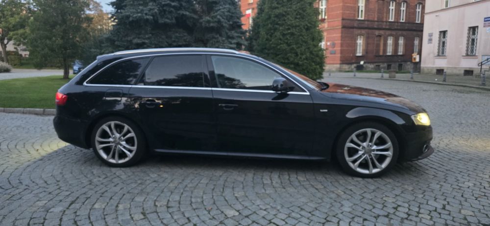 Audi a4 b8 avant 2.0 tdi CR 143 km Orginalny przebieg