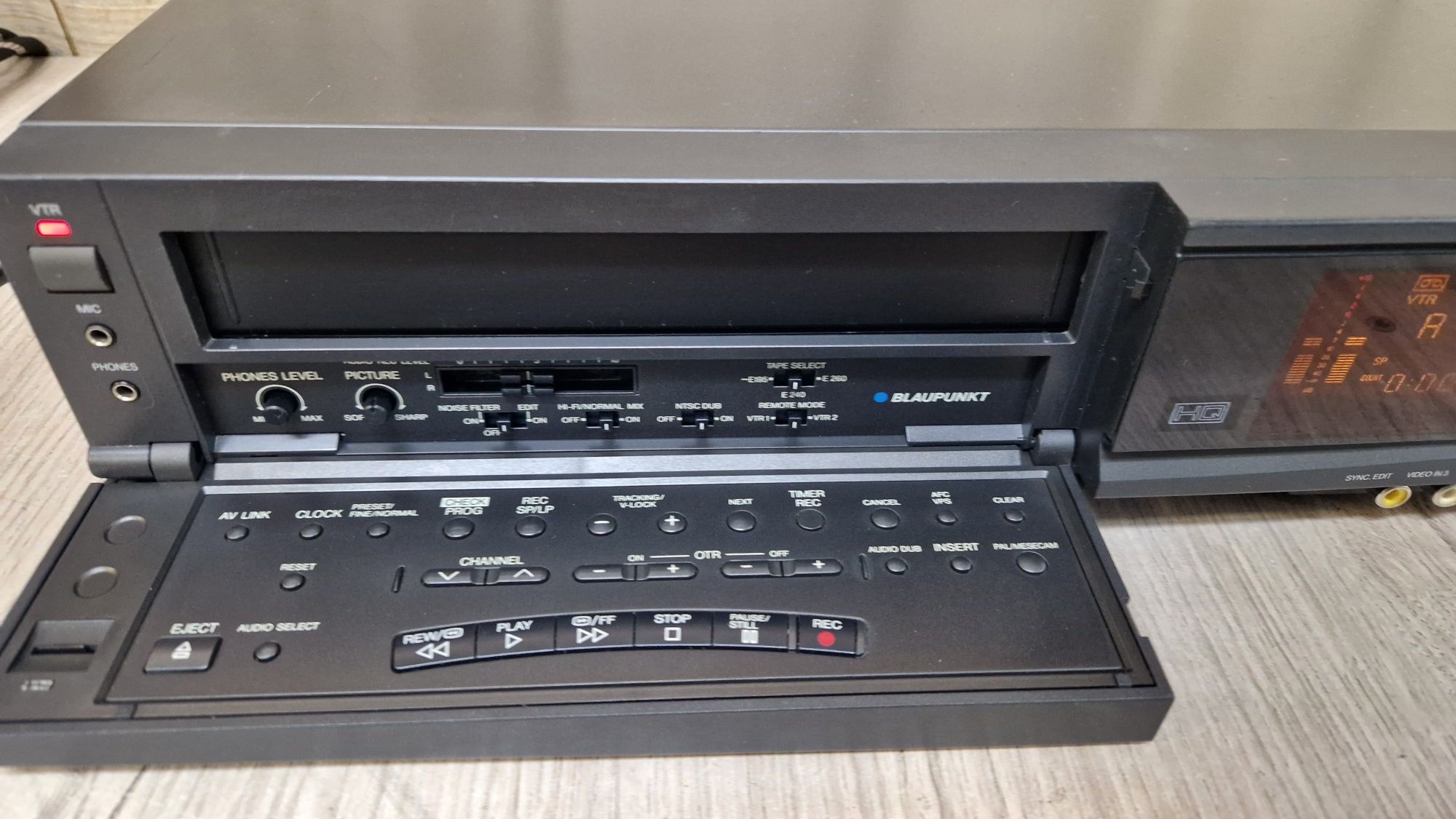 Відеомагнітофон Blaupunkt  RTV-830 EGC