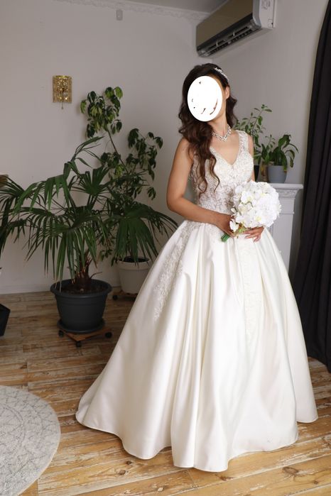 Королівська весільна сукня