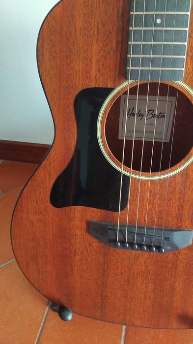 Guitarra Acústica Harley Benton GS Travel-E-LH Mahogany com extras