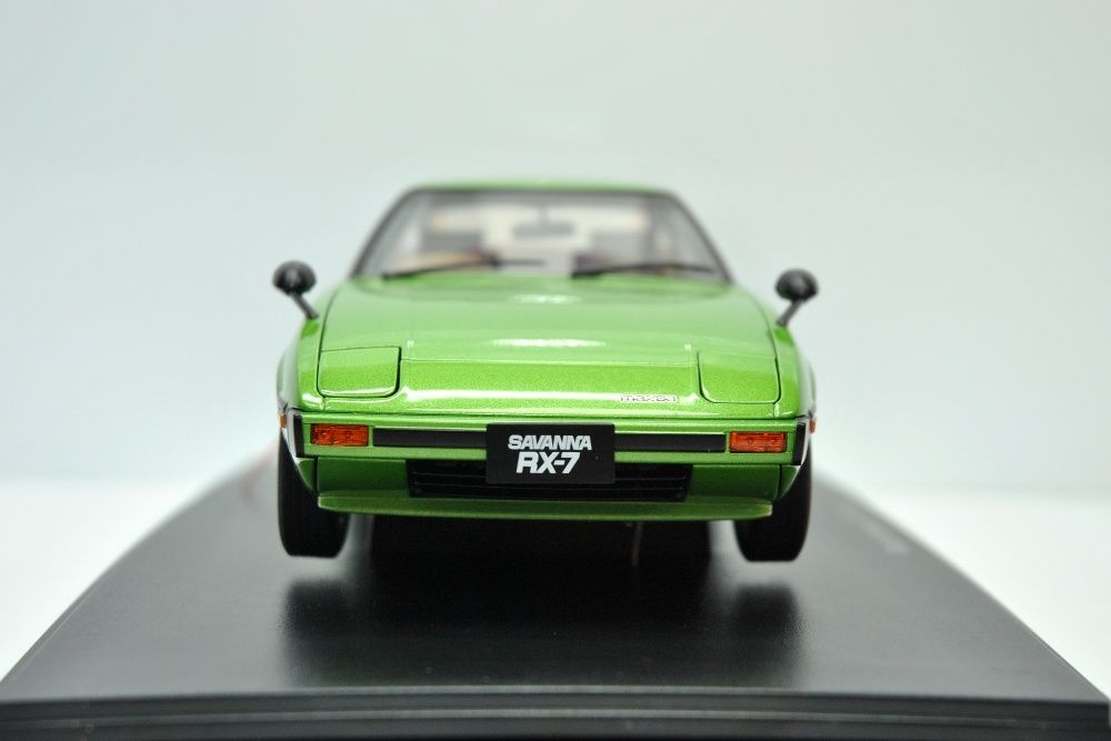 1/18 модель Mazda Savanna RX-7 (SA) GT-Limited 1978 AUTOart