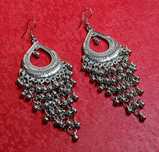 Brincos encantadores Ghungroo Jhumka: perfeitos para trajes elegantes!