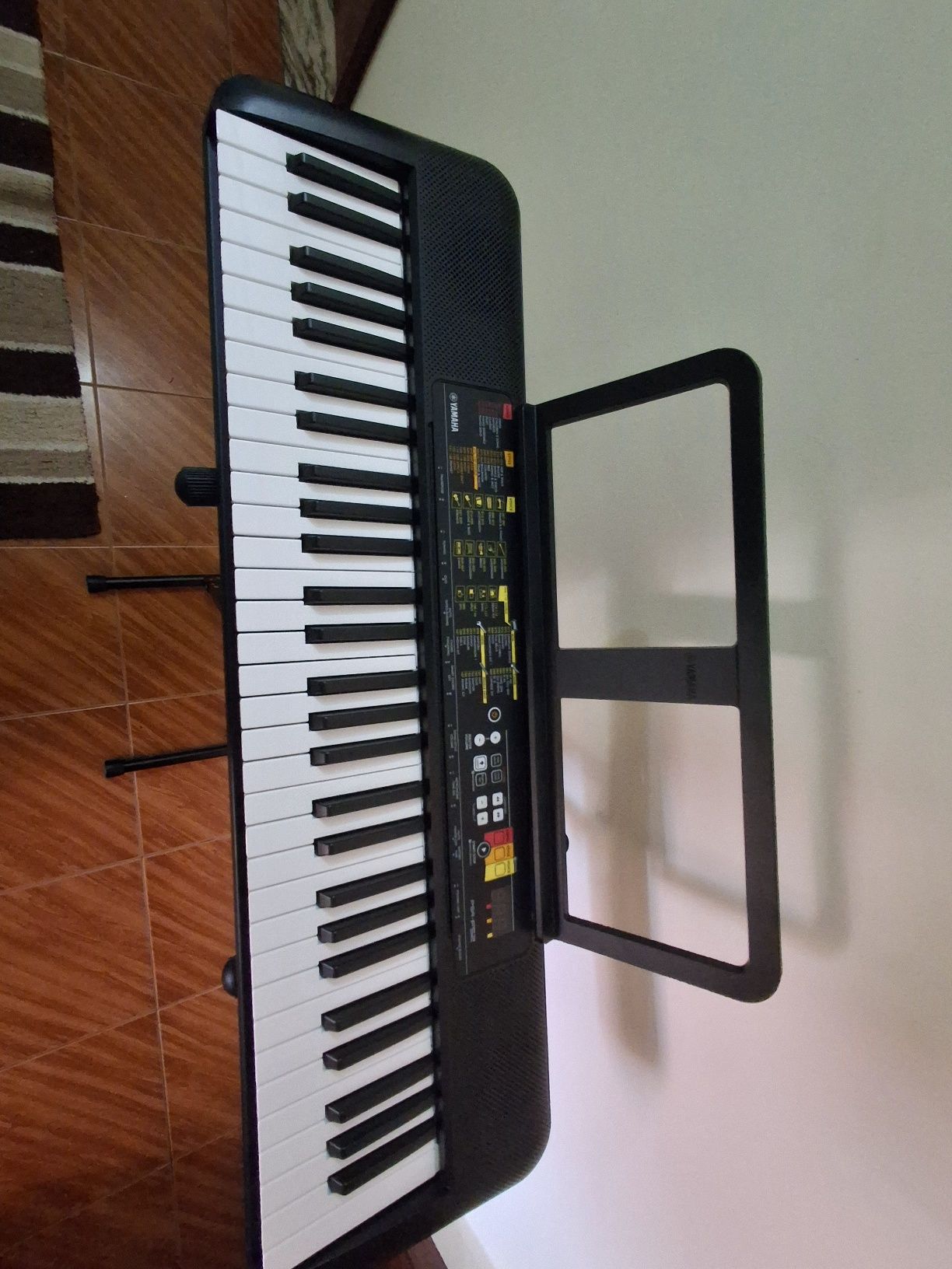 Teclado Yamaha PSR-F52